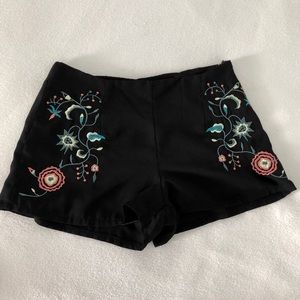 NAANAA LF Mini Embroidered Flower Black Shorts